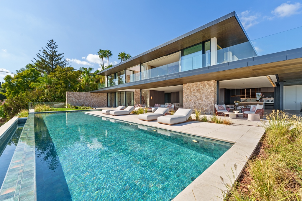 Infinity pool of a La Zagaleta villa at sunset